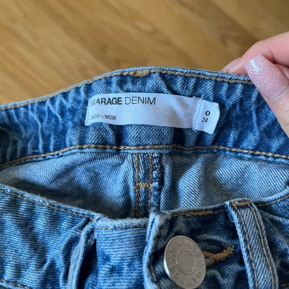 Distressed jean shorts - Picture 3 of 3